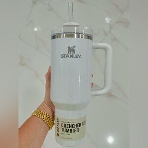 NEW PEARL IRIDESCENT SHIMMER STANLEY H2.0 FLOWSTATE 40 OZ TUMBLER